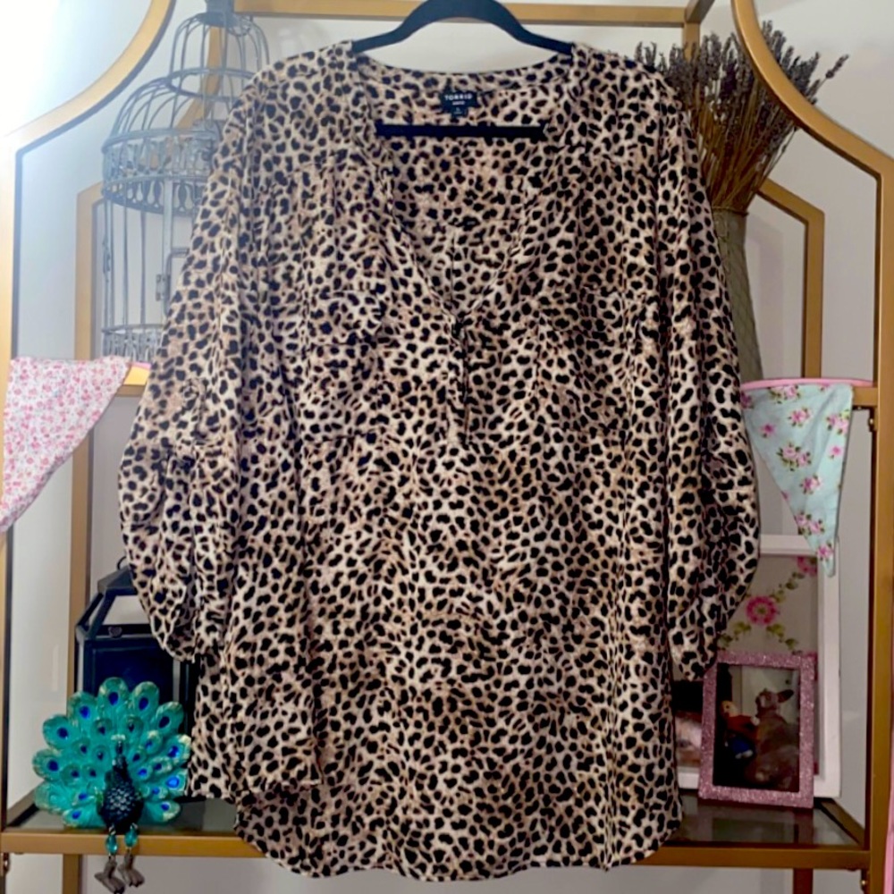 TORRID HARPER Leopard Blouse 3/4 Roll Tab Sleeves Trendy Summer Light Weight